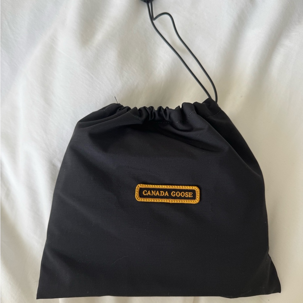 NWT Canada Goose Gray Knit Beanie with Logo - Picture 2 of 2